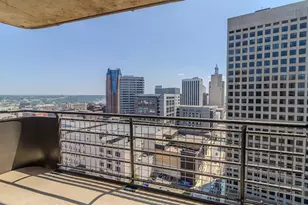 66 9th St E, Saint Paul, MN 55101 - Photo 1