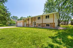 2025 Edgewood Dr, Owatonna, MN 55060 - Photo 1