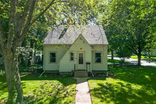 212 S Oakland St, Lake Crystal, MN 56055 - Photo 1