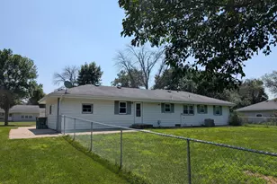 209 Hillcrest Way, Le Sueur, MN 56058 - Photo 3