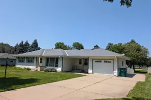 209 Hillcrest Way, Le Sueur, MN 56058 - Photo 1