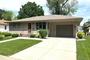 873 Redwood Dr, Fairmont, MN 56031 - Photo 1