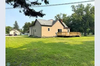 301 W Garfield Avenue, Mahnomen, MN 56557 - Photo 3