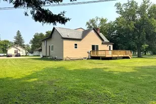 301 W Garfield Ave, Mahnomen, MN 56557 - Photo 3