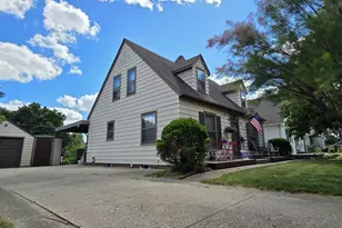 210 Giles Pl, Albert Lea, MN 56007 - Photo 1