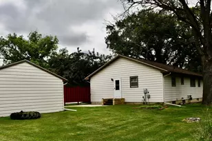 722 Kendall Ave S, Thief River Falls, MN 56701 - Photo 31