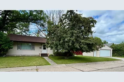 722 Kendall Avenue S, Thief River Falls, MN 56701 - Photo 1