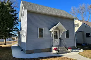 413 10th St N, Benson, MN 56215 - Photo 1