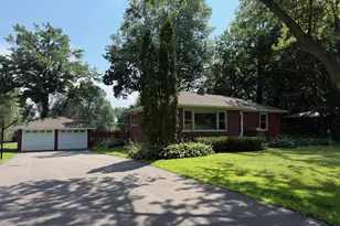 930 Laurel Ave, Hudson, WI 54016 - Photo 1