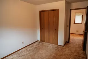 223 W 10th St, Fairmont, MN 56031 - Photo 19