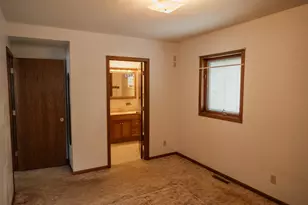 223 W 10th St, Fairmont, MN 56031 - Photo 13