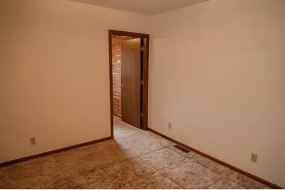 223 W 10th Street, Fairmont, MN 56031 - Photo 15