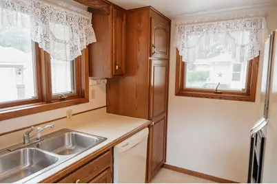 223 W 10th Street, Fairmont, MN 56031 - Photo 5