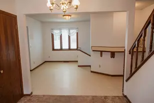 223 W 10th St, Fairmont, MN 56031 - Photo 7