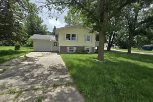 900 Cardinal St, Fairmont, MN 56031 - Photo 1