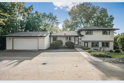 430 Park Place, Mahtomedi, MN 55115 - Photo 1