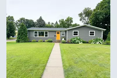 526 E Bancroft Avenue, Fergus Falls, MN 56537 - Photo 1