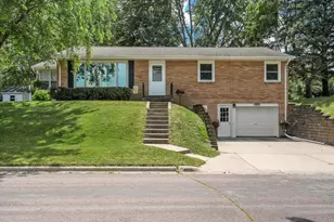 404 6th Ave NE, Waseca, MN 56093 - Photo 1