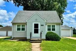 919 3rd St SW, Waseca, MN 56093 - Photo 1