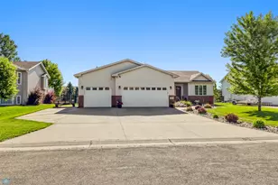 503 9th St NE, Dilworth, MN 56529 - Photo 1