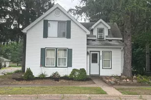 522 Court Ave N, Sandstone, MN 55072 - Photo 1