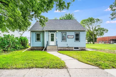 906 N Prairie Avenue, Fairmont, MN 56031 - Photo 1