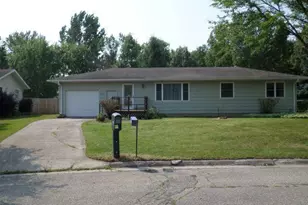 106 Circle Dr, Thief River Falls, MN 56701 - Photo 1