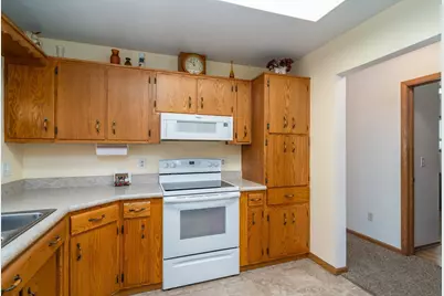 612 Walsh Street, Crookston, MN 56716 - Photo 7