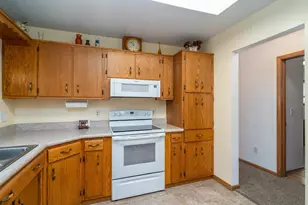 612 Walsh St, Crookston, MN 56716 - Photo 7