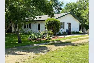 605 2nd Street SE, Baudette, MN 56623 - Photo 1