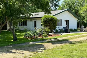 605 2nd St SE, Baudette, MN 56623 - Photo 1