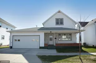 225 Lincoln Ave, Crookston, MN 56716 - Photo 1