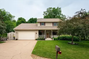 421 August Hills Dr, La Crescent, MN 55947 - Photo 1