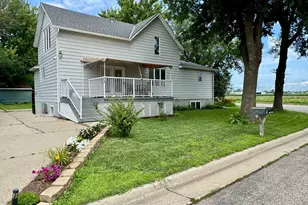 2224 Circle Dr, Worthington, MN 56187 - Photo 1