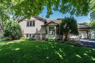 917 Jefferson Ln, Eagan, MN 55123 - Photo 1