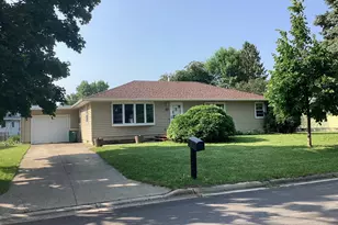 1018 Crestview Rd, Albert Lea, MN 56007 - Photo 1