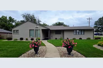 743 6th Avenue SW, Pipestone, MN 56164 - Photo 1
