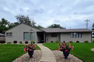 743 6th Ave SW, Pipestone, MN 56164 - Photo 1