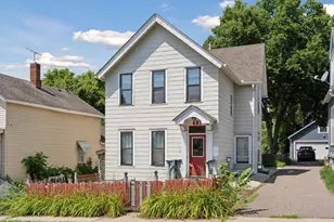 697 5th St E, Saint Paul, MN 55106 - Photo 1