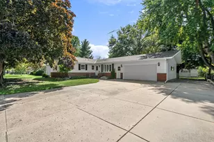 1414 Lincoln Ave S, Owatonna, MN 55060 - Photo 1