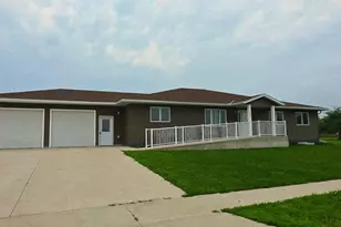 1400 Cheryl Ave, Marshall, MN 56258 - Photo 1