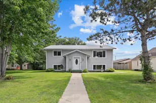 324 38th Ave N, Saint Cloud, MN 56303 - Photo 1