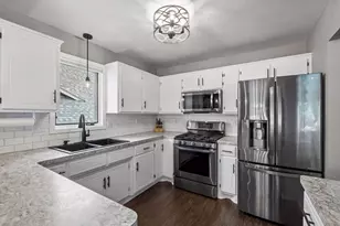 5533 Golfview Ln N, Oakdale, MN 55128 - Photo 11