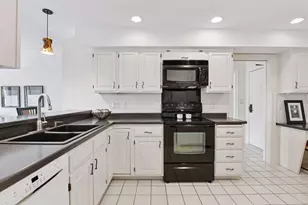 1201 Yale Pl, Minneapolis, MN 55403 - Photo 9