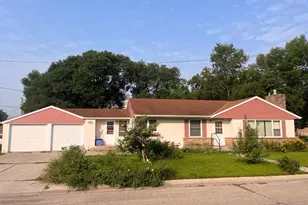 209 Oregon Ave, Morris, MN 56267 - Photo 1