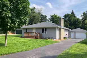 604 Giles Pl, Albert Lea, MN 56007 - Photo 1