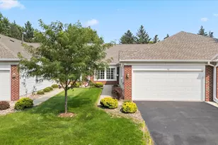 592 Lake View Dr, Woodbury, MN 55129 - Photo 1