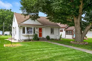 212 14th Ave S, South Saint Paul, MN 55075 - Photo 1