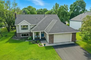 31 Fox Hollow Dr, Chanhassen, MN 55317 - Photo 1