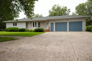 601 Lafayette Ave S, Fulda, MN 56131 - Photo 1